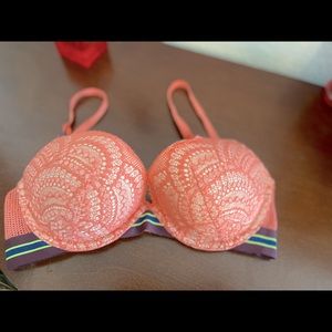 Victoria Secret Very sexy Bra - lightly lined 32D